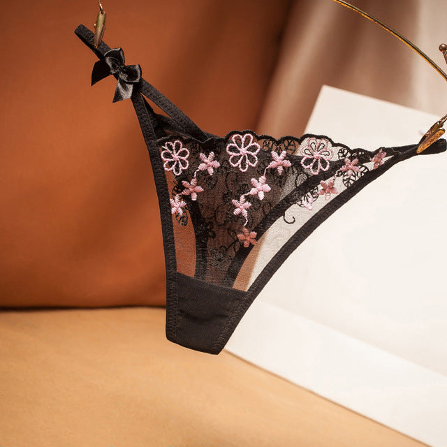 Sexy Lace Floral Thong Ladies Panties Embroidered Mesh Yarn Perspective Young Women Girls Underwear Hot T Pants G-String Thongs