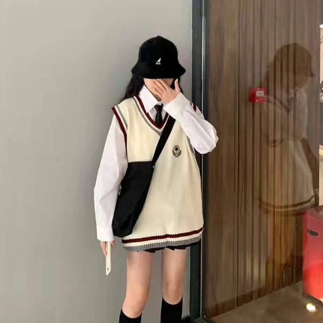 Women Sweater Vest Korean JK Embroidery College Style V Neck Sleeveless Pullover Knitted Vest Woman Sweaters Tops