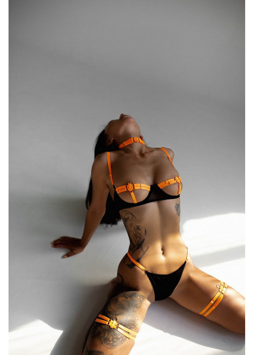 MIRABELLE Sexy Lingerie Hollow Out Erotic Costumes Transparent Bra Thong Outfits Hot Porn Lingerie Bottom Whore 4-Piece Sex Suit